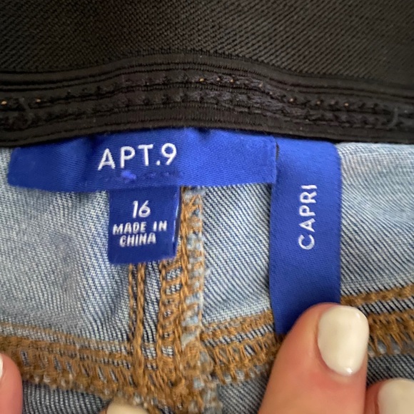 Jeans - Picture 2 of 4